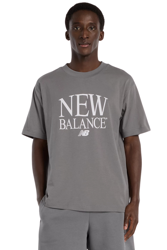 CAMISETA NEW BALANCE REIMAGINED GRAPHIC MT61X6EQB.CAS