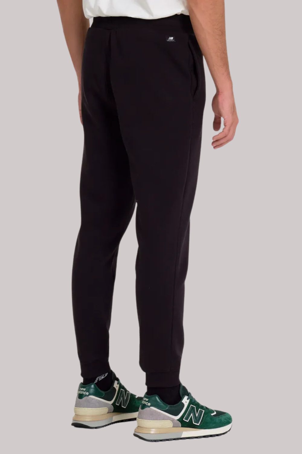 CALÇA MOLETOM NEW BALANCE ESSENTIALS LOGO SILK MP03904B