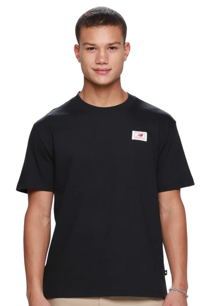 CAMISETA NEW BALANCE WOVEN LABEL MT53928B